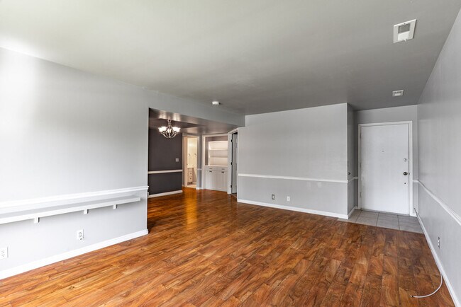 Building Photo - 5761 S Waterbury Cir