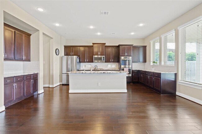 Building Photo - 20302 Rosegold Way