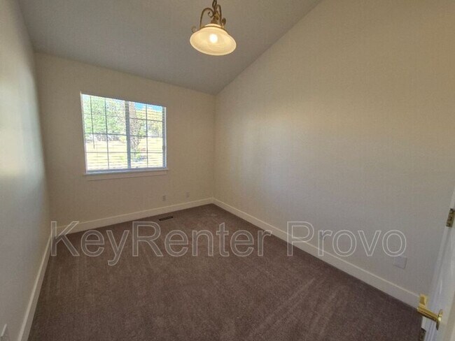 Building Photo - 75 S Astor Ln