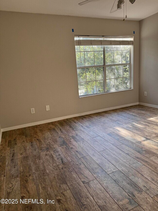 Building Photo - 13703 Richmond Park Dr N