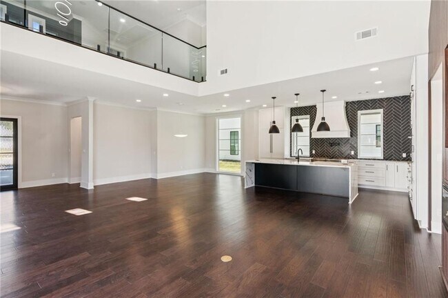 Building Photo - 115 Thome Dr