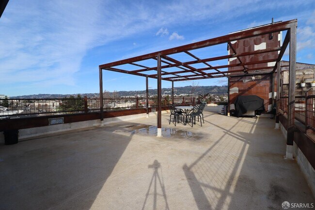 Building Photo - 6105 San Pablo Ave