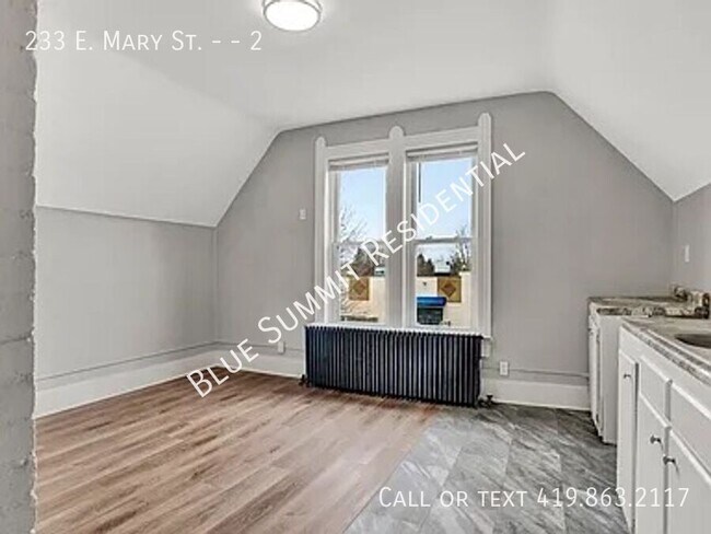 Building Photo - 233 E Mary St