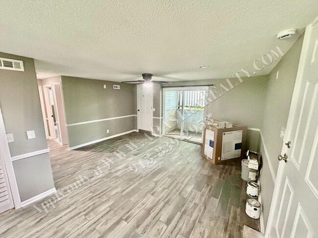 Building Photo - Nice Updated 3 Bed, 1 Bath in KCK-Availabl...