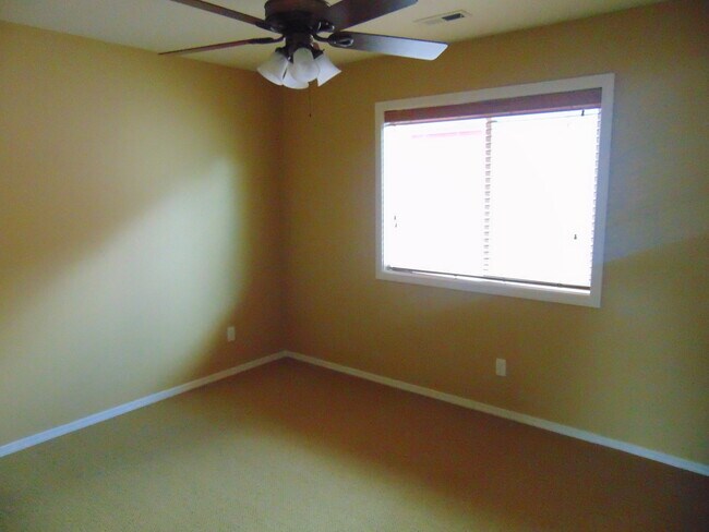 Building Photo - Beautiful 5 + bedroom home - In much desir...
