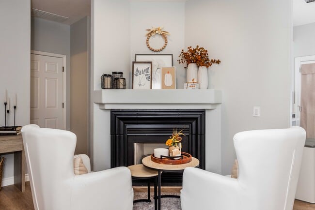 Building Photo - 1954 Bristol St