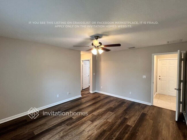 Building Photo - 1998 SW Airoso Blvd