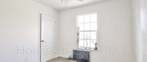 Building Photo - 1927 99th St