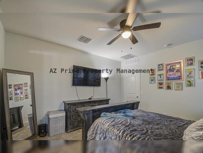 Building Photo - 30945 W Picadilly Rd