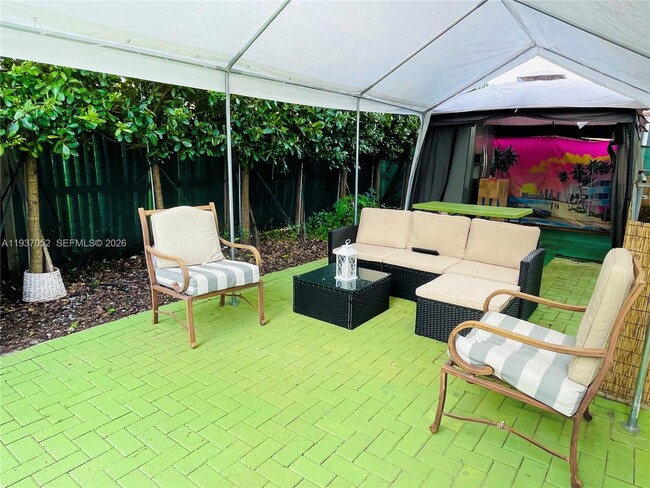 Building Photo - 1102 NW 26th St