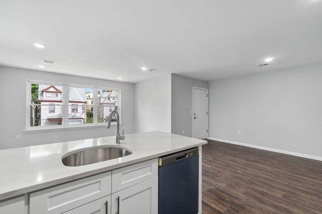 Building Photo - 889 S 17th St