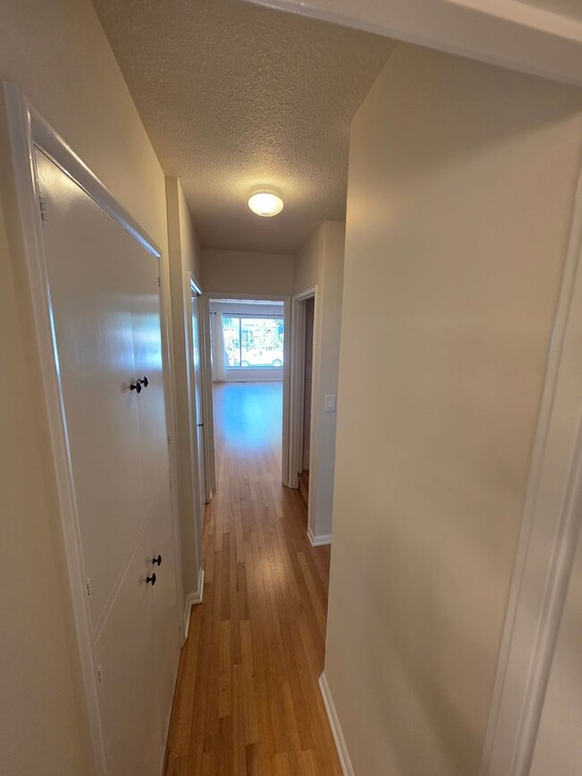 Building Photo - LOCATION! Immaculate 2 Bedroom Apartment S...