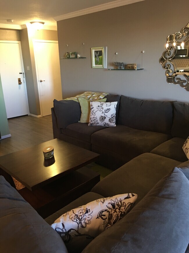 Building Photo - 460 S Marion Pkwy