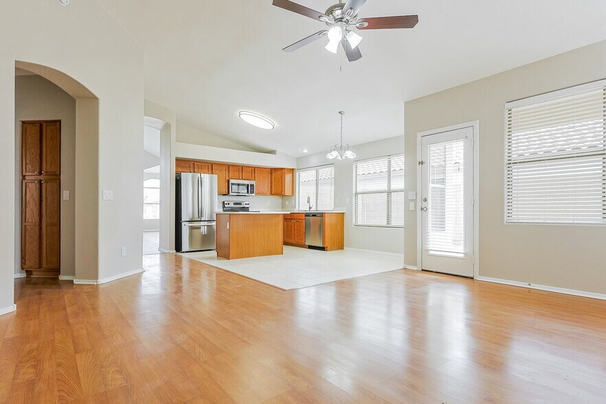 Building Photo - 9339 E Posada Ave