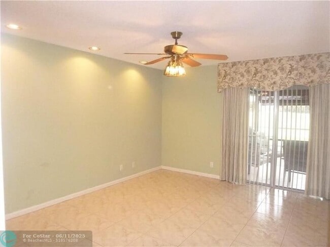 Building Photo - 7426 Pinewalk Dr S