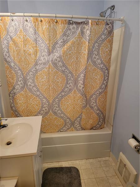 Building Photo - 302 South Dr