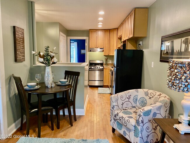 Building Photo - 4 Corinne Ct