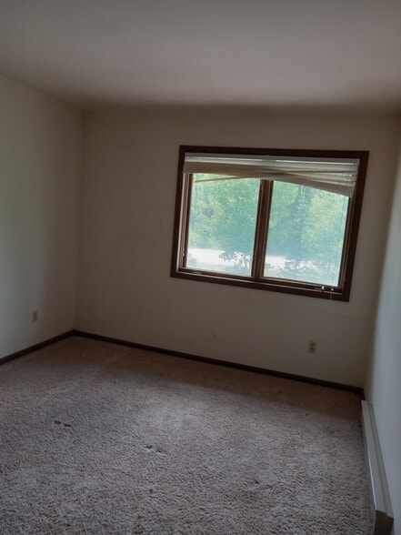 Building Photo - 252 Poplar Cir