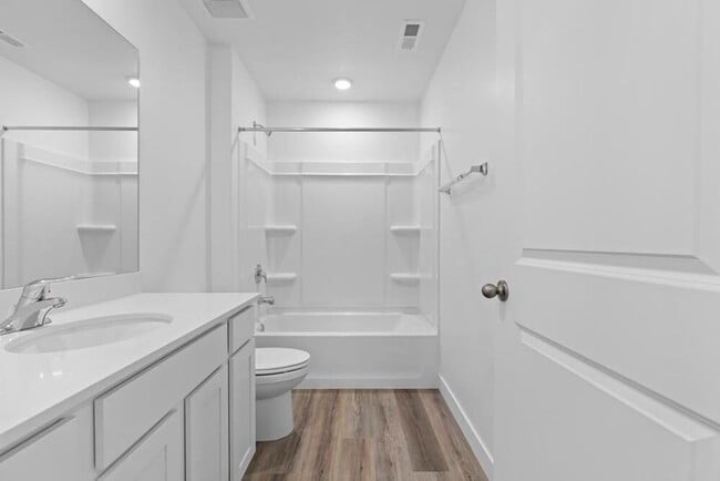 Building Photo - Modern and New 3 Bedroom Townhome in Long ...