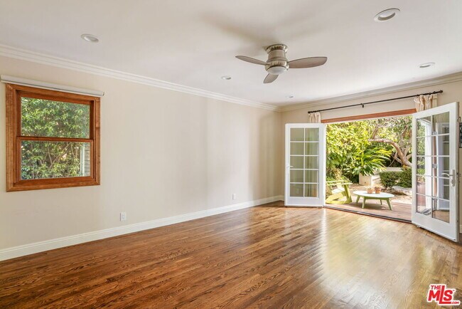 Building Photo - 1134 N Poinsettia Pl