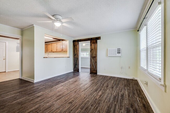 Building Photo - Spacious 3BR Home in Newington – Quiet Living with Room to Enjoy