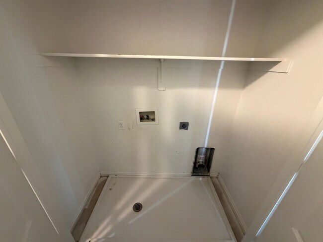 Building Photo - 977 Chelsea Ln