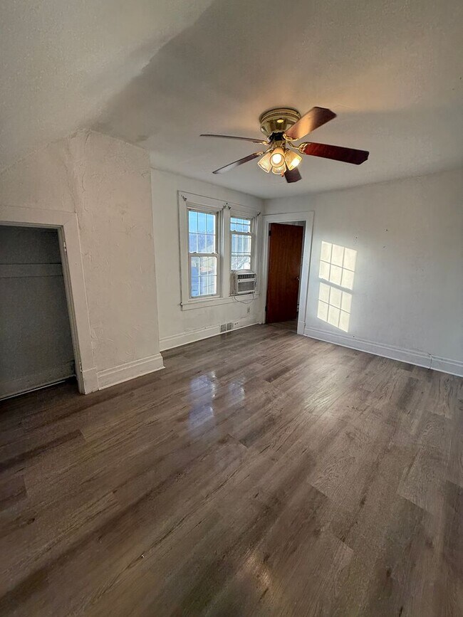 Building Photo - 2-Bedroom 1 Bath House with Spacious Entertaining Porch