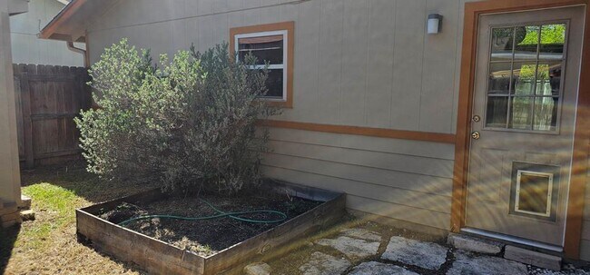 Building Photo - 5409 Duval St