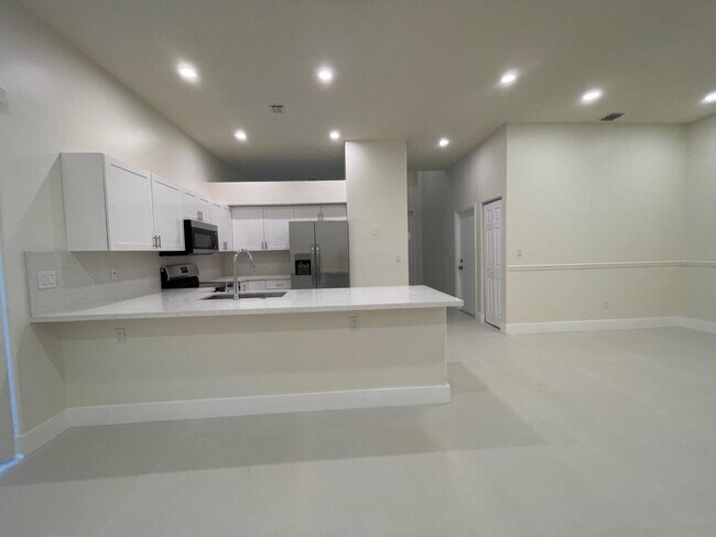 Building Photo - 1806 NW 98th Ave