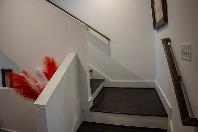 Building Photo - 1680 Memorial Dr SE