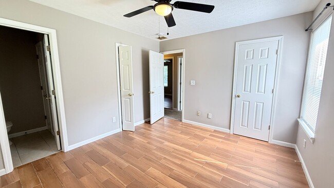 Building Photo - 2401 Mona Vista Ct