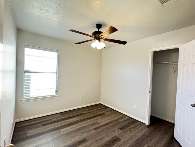 Building Photo - 21543 Falvel Misty Dr