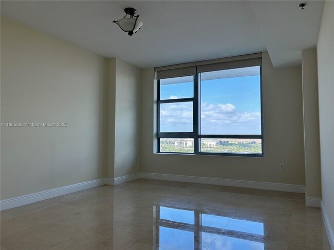 Building Photo - 2641 N Flamingo Rd