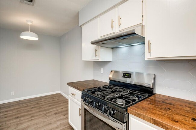 Building Photo - 915 Chisholm Cove