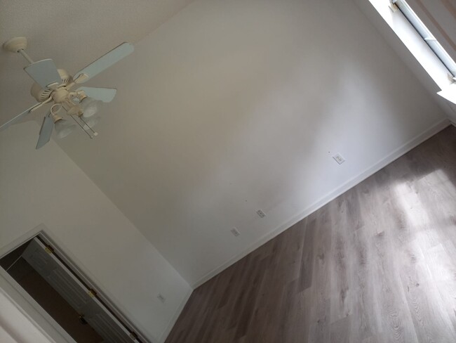 Building Photo - 7 Indigo Lake Ct