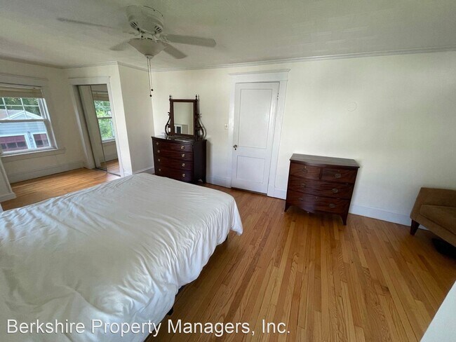 Building Photo - 3 br, 1.5 bath House - 65 Spadina