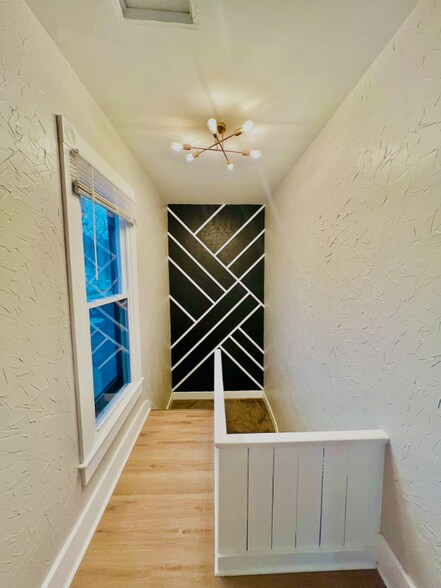 Building Photo - 4932 Roanoke St