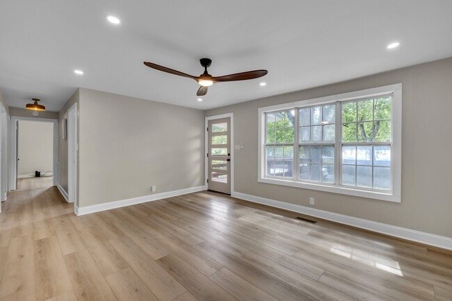 Building Photo - 255 Dixie Dr