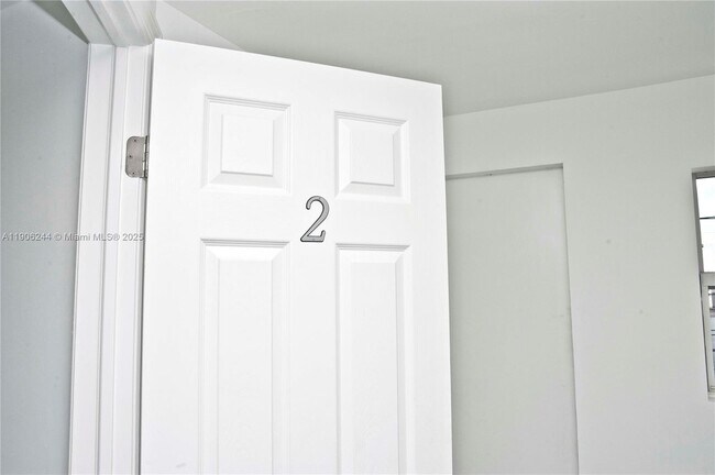 Building Photo - 1323 N Federal Hwy