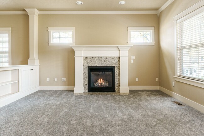 Building Photo - 994 E Winding Creek Dr