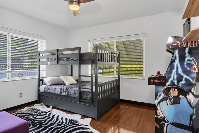 Building Photo - 660 NE 121st St