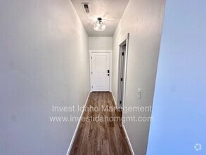 Building Photo - Prioritize comfortable living in this CBH ...