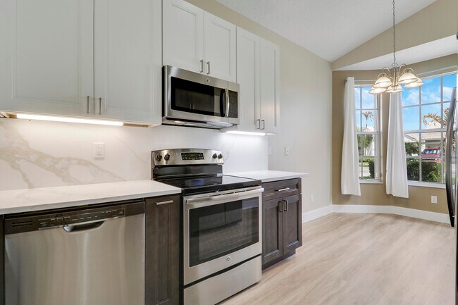 Building Photo - 726 SW Aruba Bay