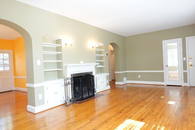 Building Photo - 800 Maplewood Ave