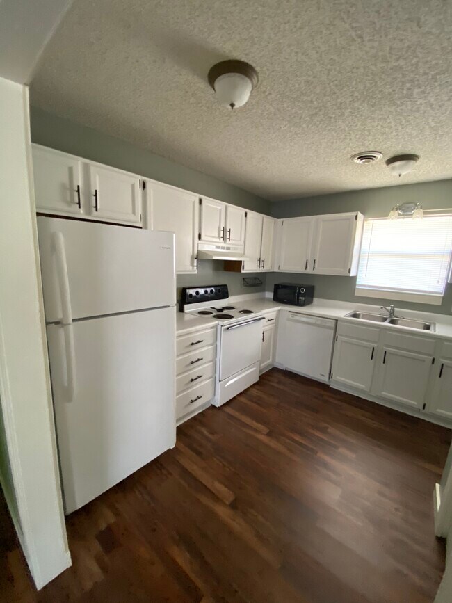 Building Photo - 619 W Edgewood St