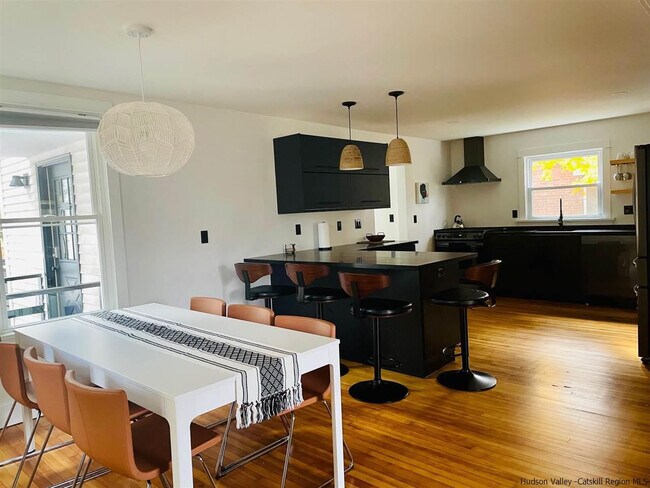 Building Photo - 298 Lucas Ave