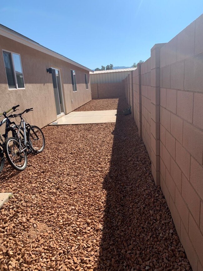 Building Photo - 2382 S Clovis Place-