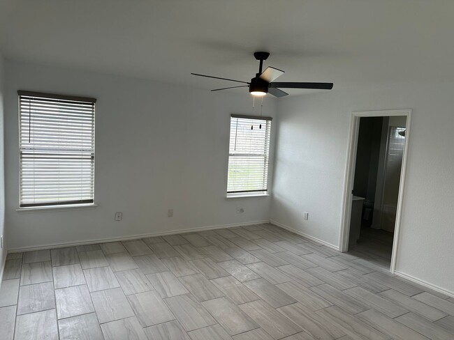 Building Photo - TWO WEEKS FREE RENT!!!!! Newly Remodeled K...