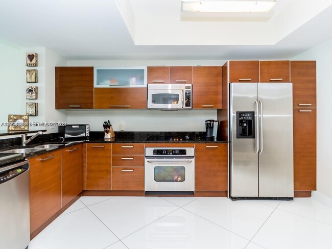 Building Photo - 3330 NE 190th St