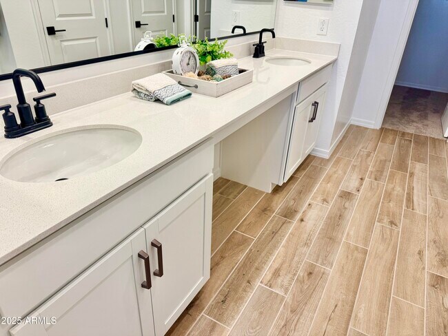 Building Photo - 2336 Homesteaders Rd